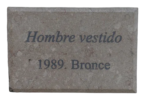 HOMBRE VESTIDO