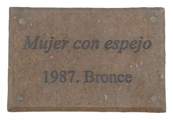 MUJER CON ESPEJO