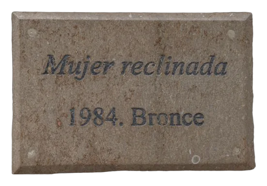 MUJER RECLINADA