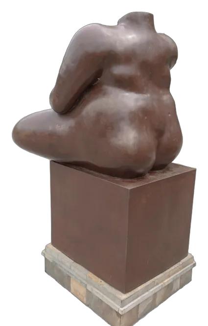MUJER SENTADA